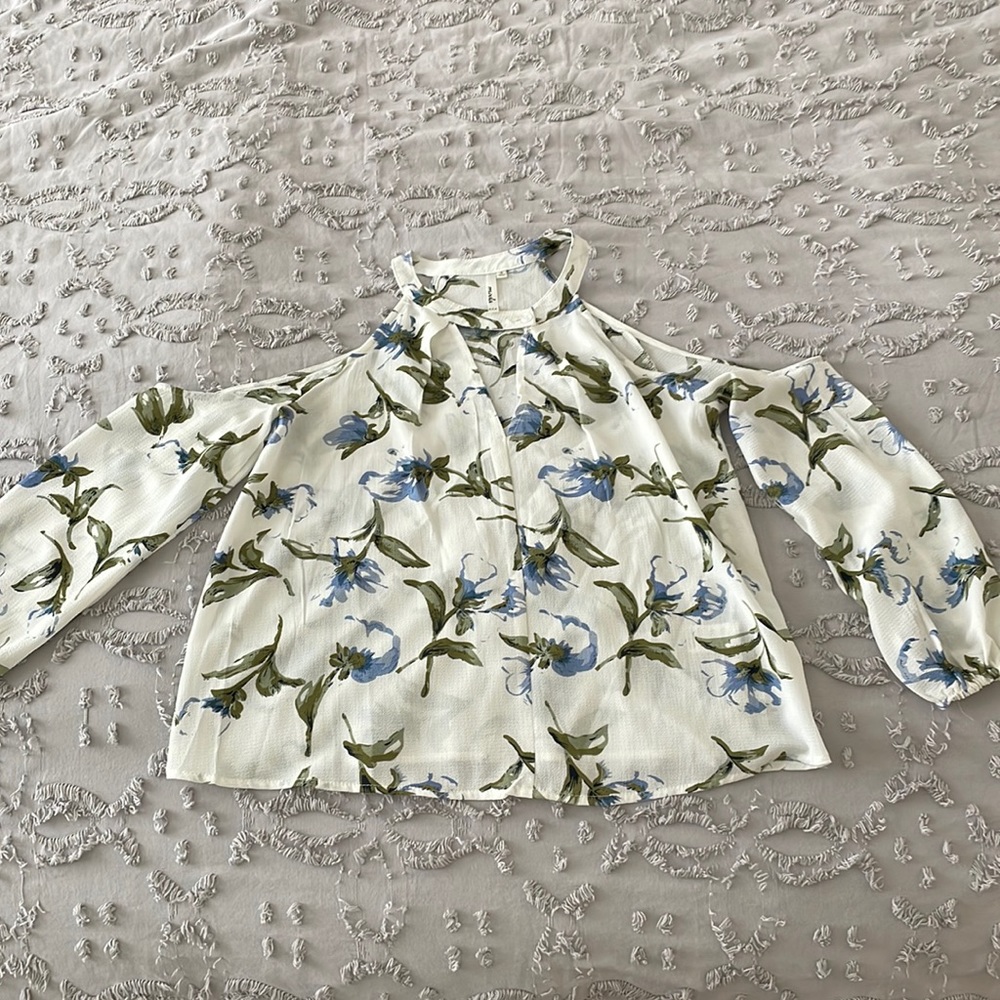 Moda Cut Out Long Sleeve Blouse, White Blue Floral, Small
